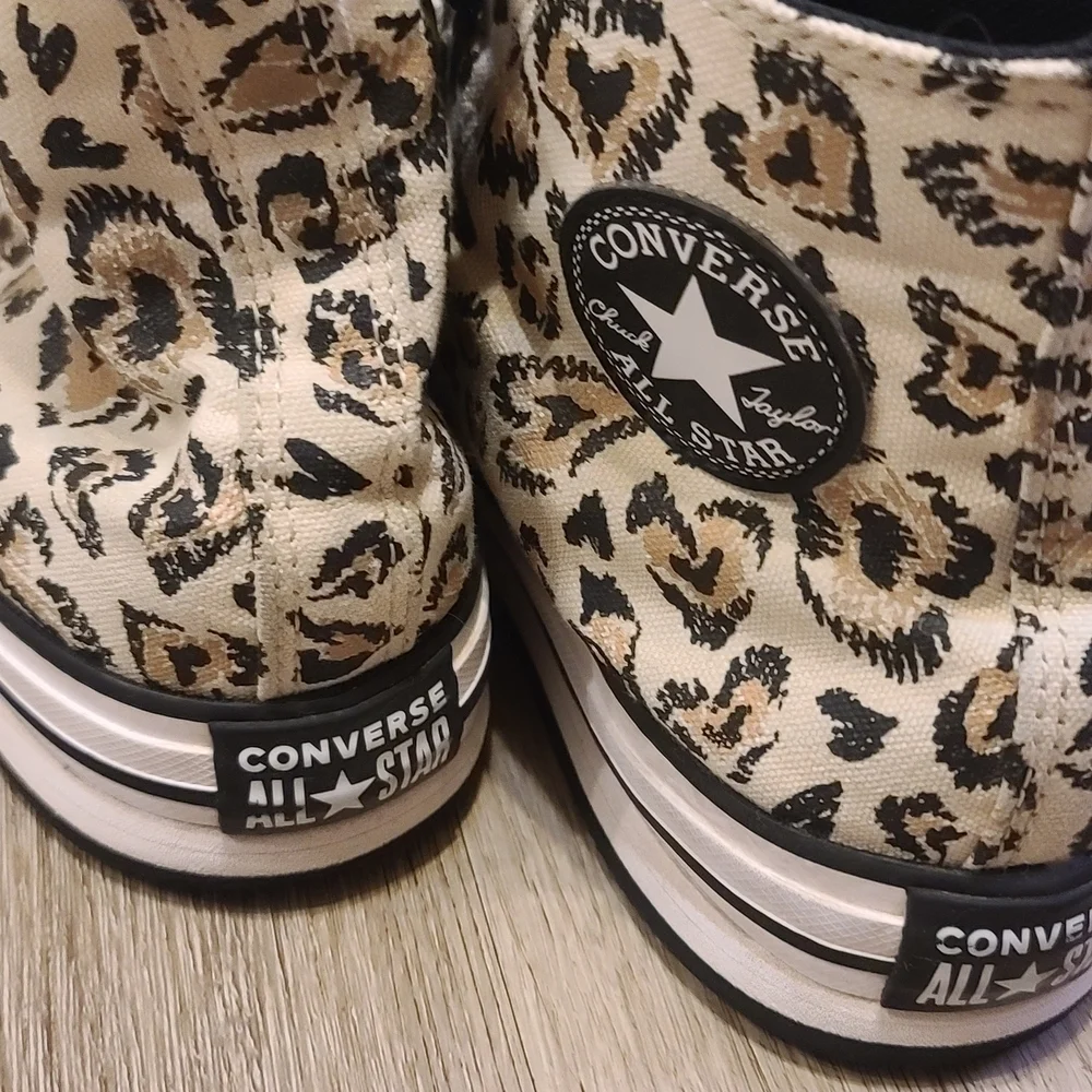 Converse For Juniors Or Kids Leopard Print Canvas Sneakers Size 4 Like New